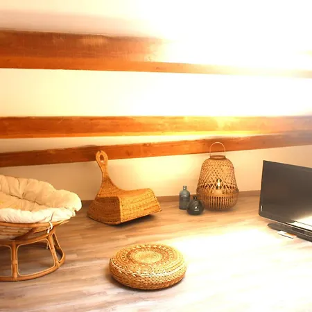 Apartment Joli Avec Balcon Au Coeur De