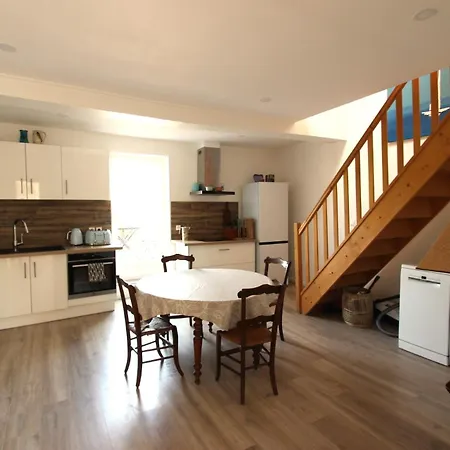 Apartment Joli Avec Balcon Au Coeur De