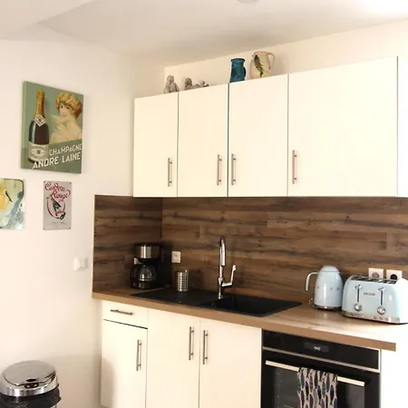Apartment Joli Avec Balcon Au Coeur De